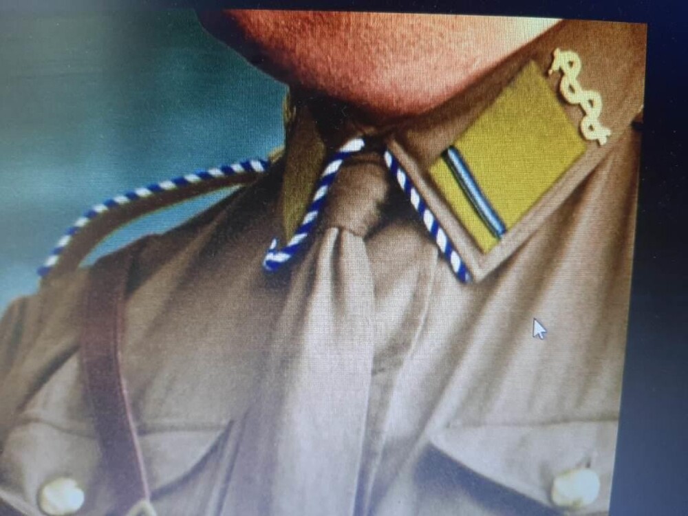 Medic insignia item for shoulder straps / from Stalingrad