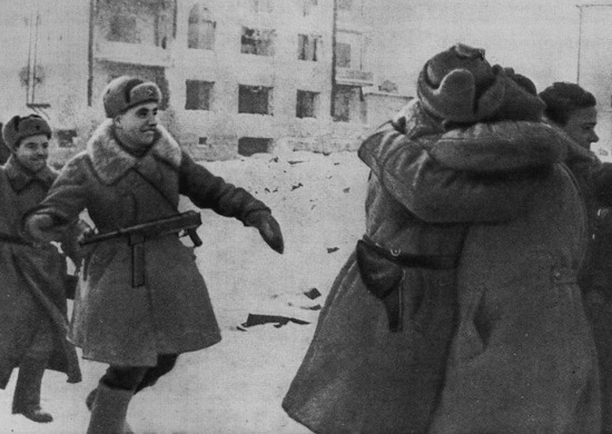 Soldiers of the 62nd and 21st Armies united in Stalingrad meeting Soldiers of the 62nd and 21st Armies united in Stalingrad meeting