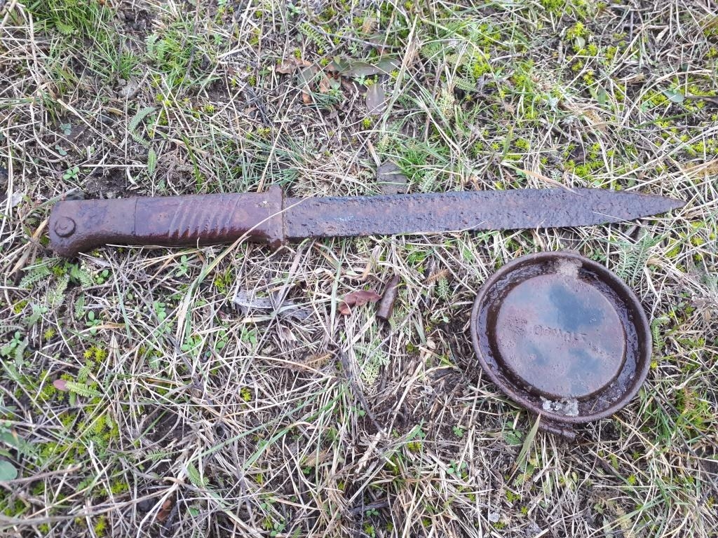 Knife-bayonet from Mauser 98k and cover from a condiment can named "Gewurz" Knife-bayonet from Mauser 98k and cover from a condiment can named "Gewurz"