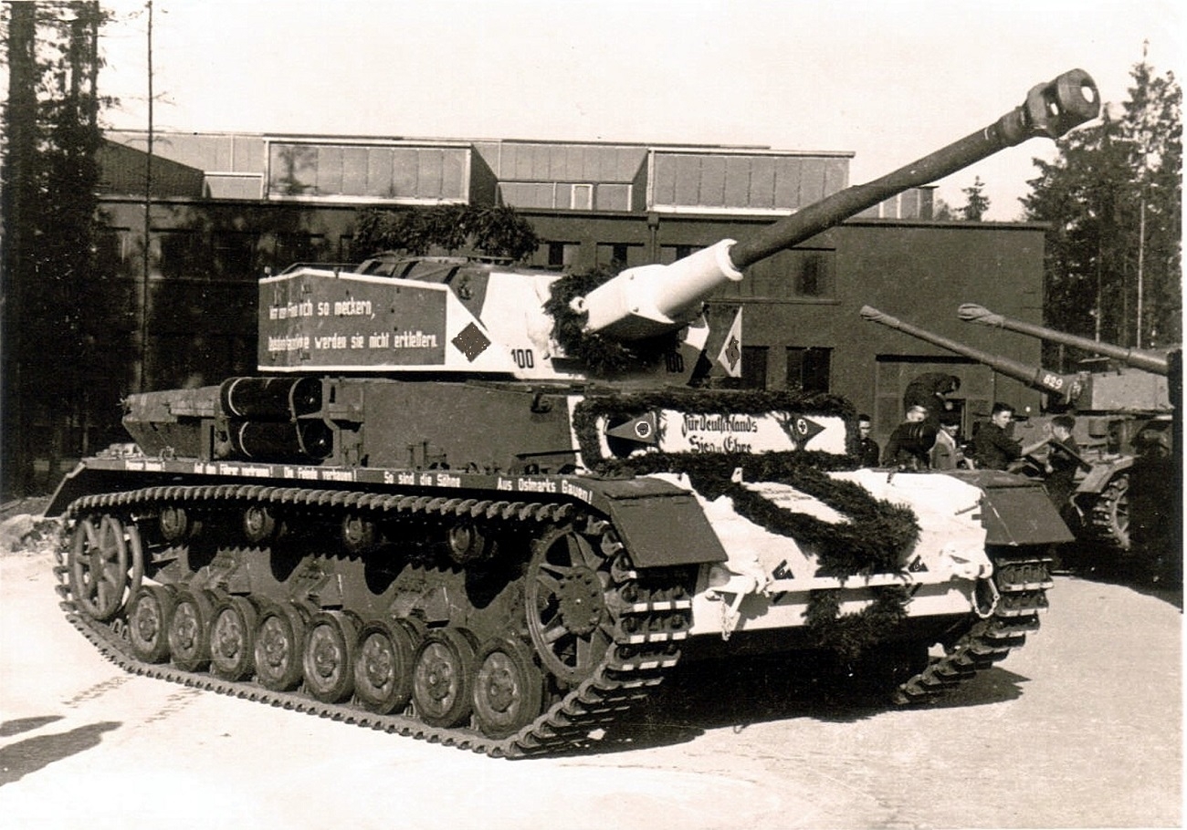 "Jubilee" Pz.Kpfw IV modification "H" at number 100
