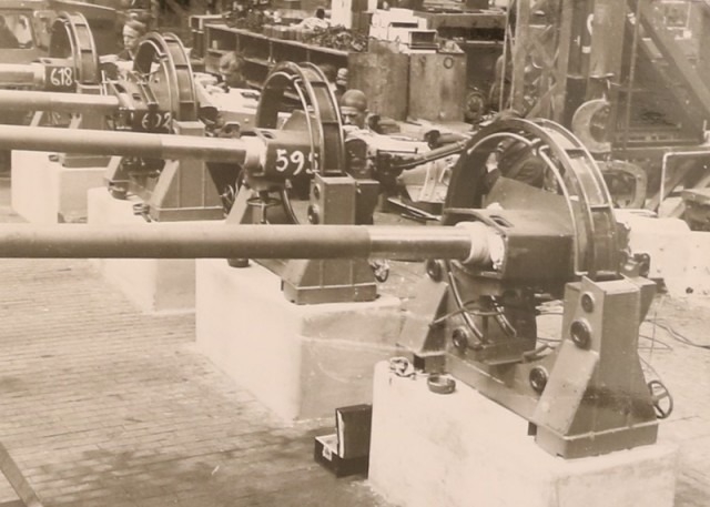 Processing gun barrels on "Pz. 4"