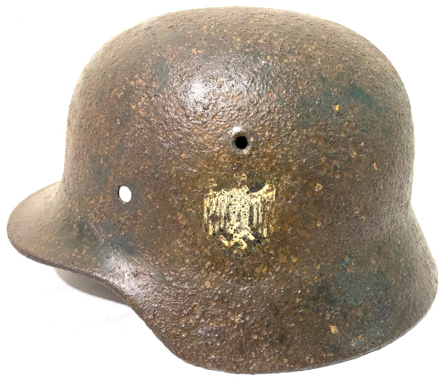 Wehrmacht helmet M40 / from Stalingrad
