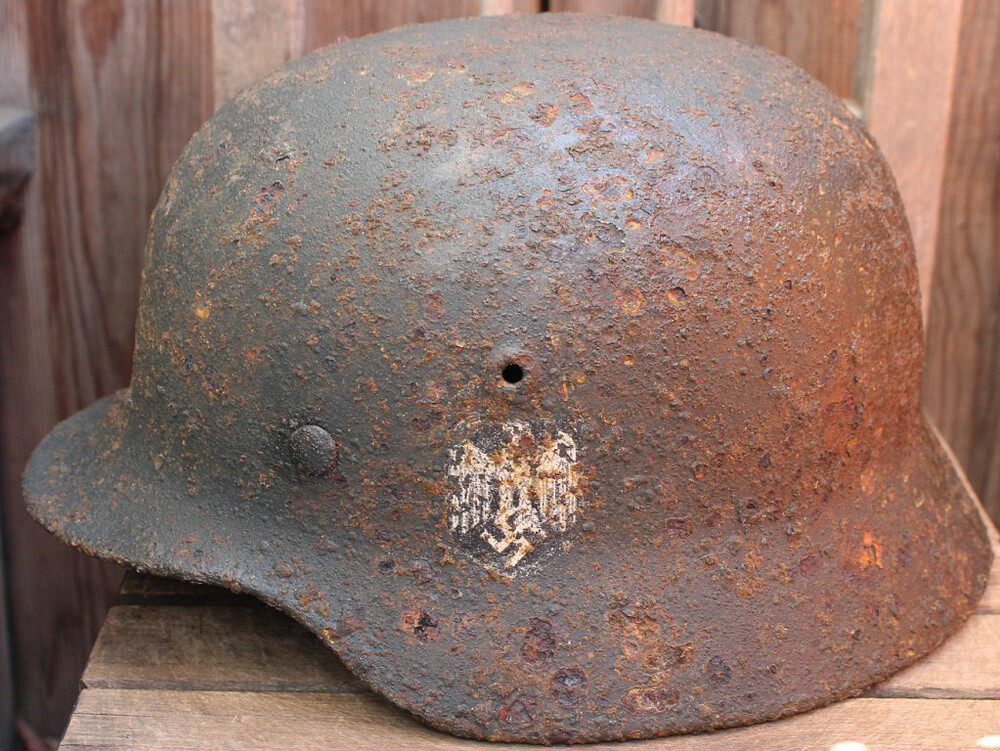 Wehrmacht helmet M40 / from Koenigsberg