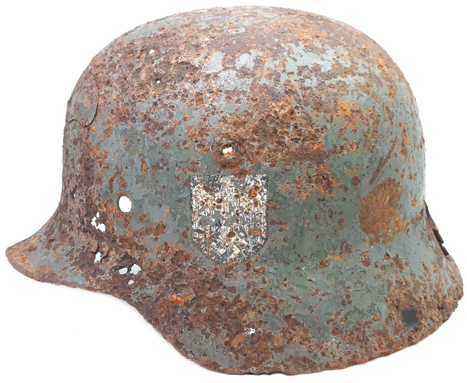 Wehrmacht helmet M35 / from Stalingrad