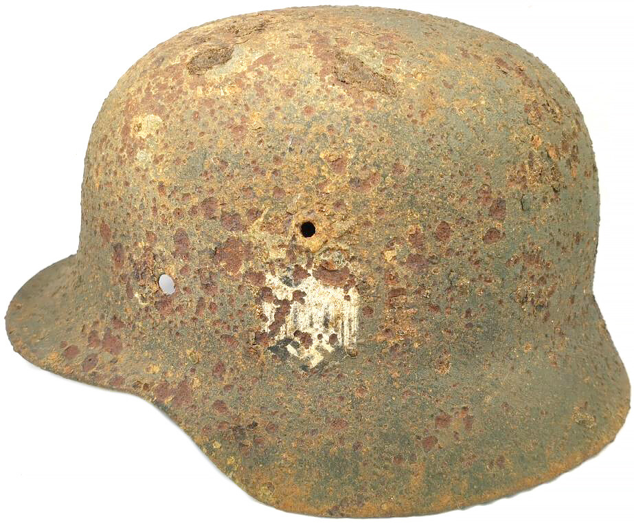 Wehrmacht helmet M40 / from Novgorod