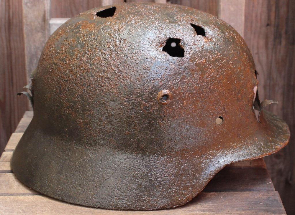 German helmet M35 / from Leningrad