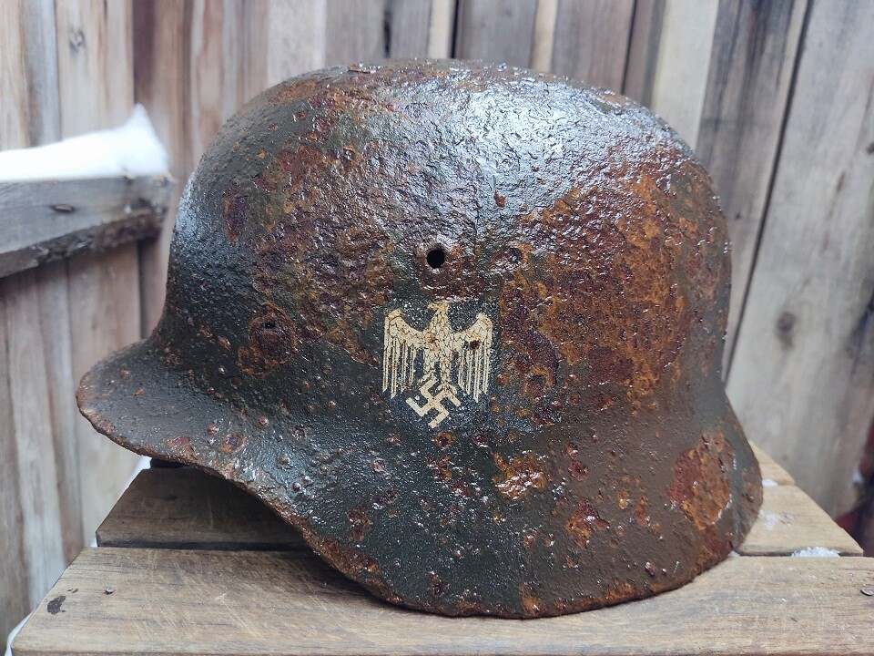 Wehrmacht helmet M40 / from Stalingrad