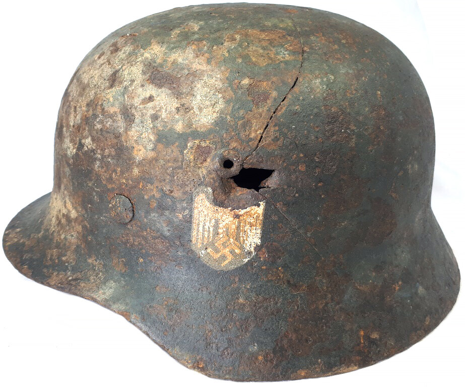 Wehrmacht helmet M40 / from Stalingrad