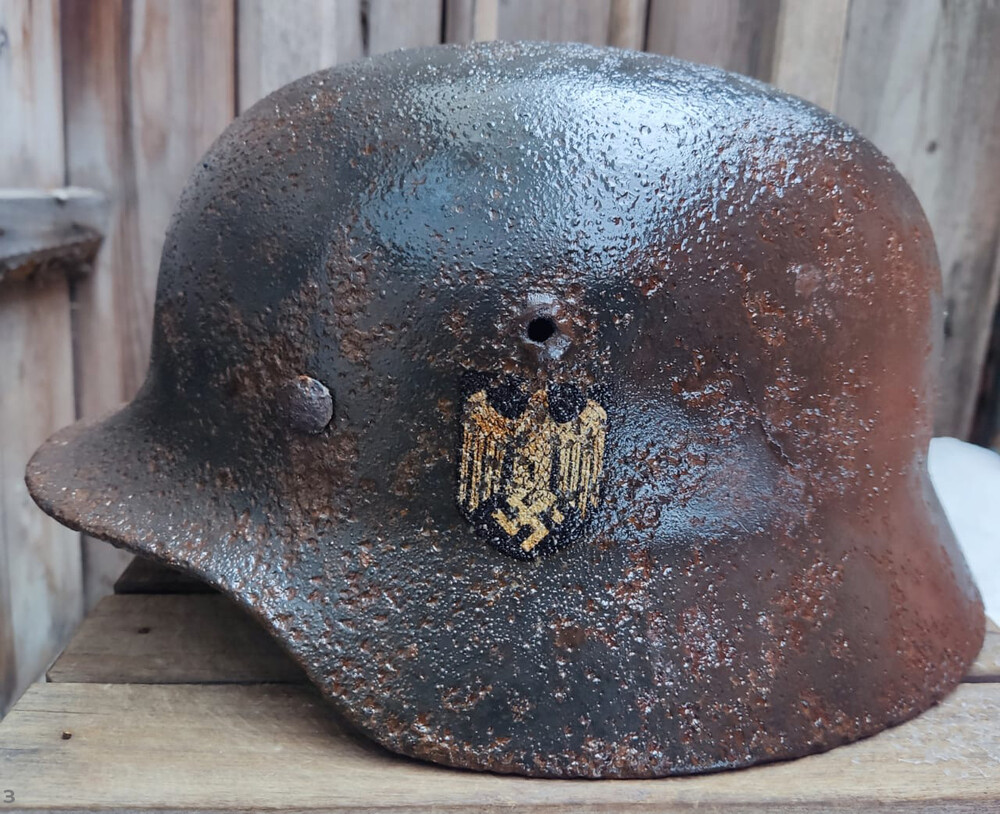 Wehrmacht helmet M40 / from Novgorod