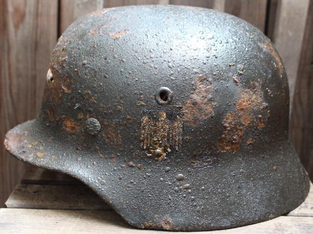 Wehrmacht helmet M40 / from Novgorod