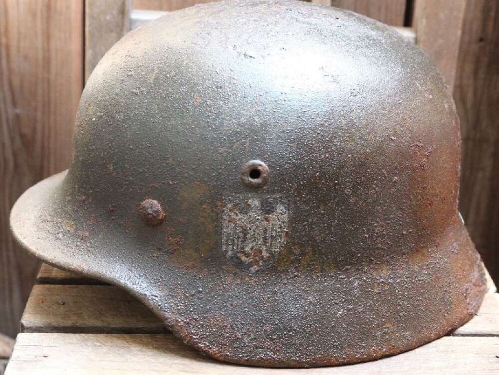 Wehrmacht helmet M40 / from Pskov