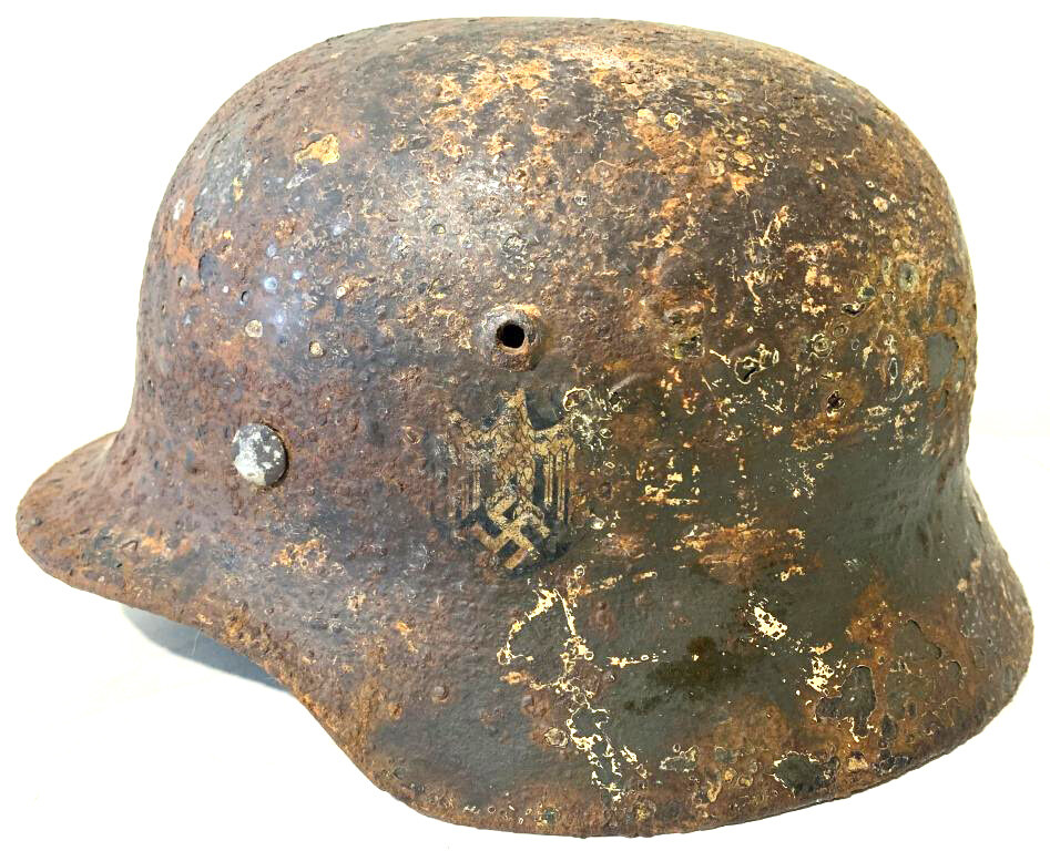 Wehrmacht helmet M35 / from Stalingrad