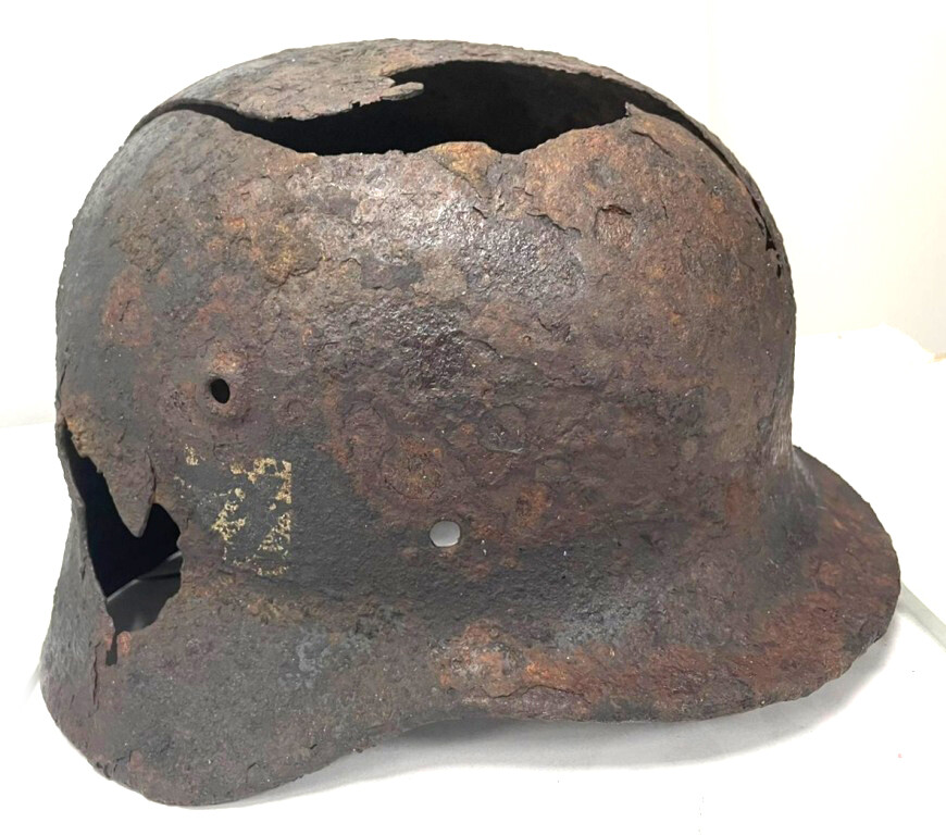 Waffen SS helmet M40 / from Novgorod