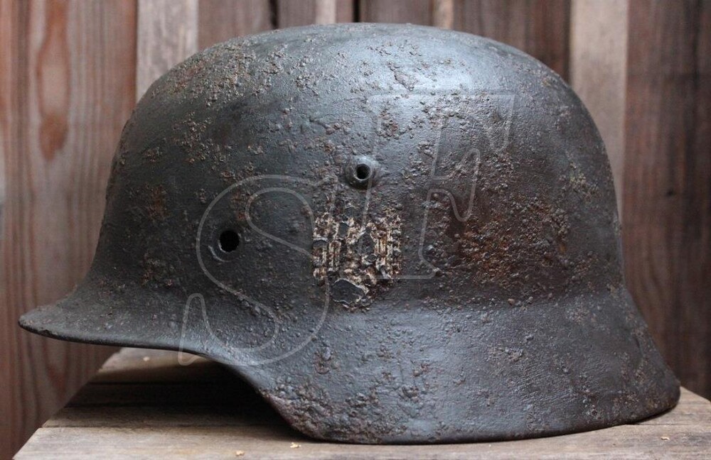 German helmet M35 / Velikiye Luki