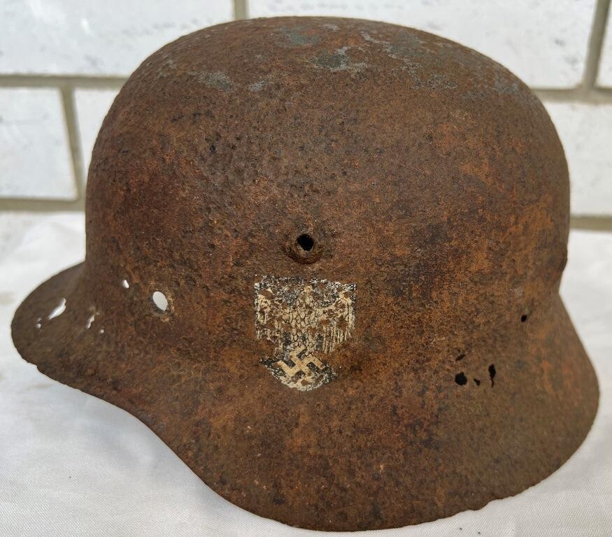 Wehrmacht helmet M40 / from Stalingrad