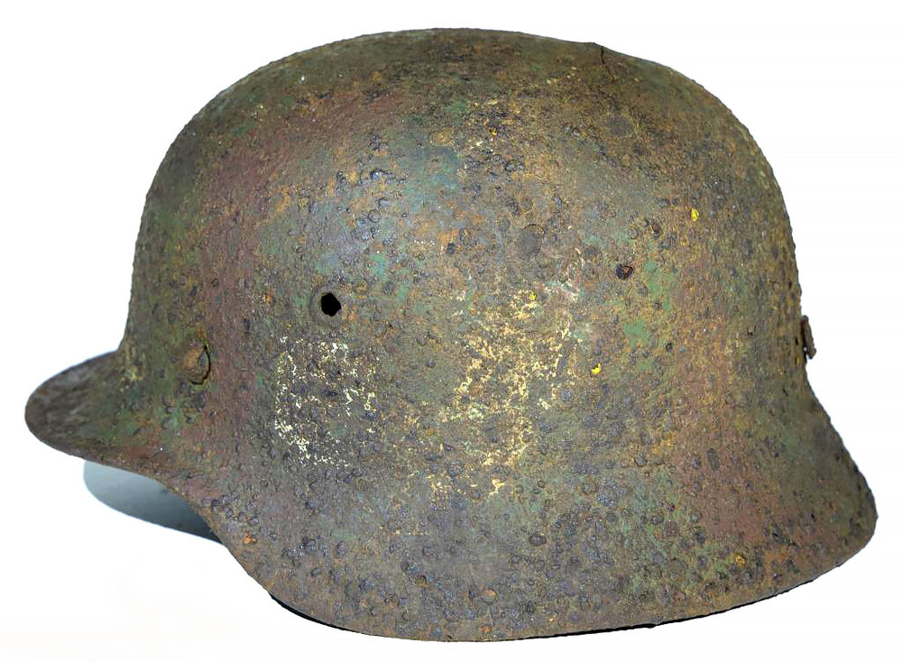 Wehrmacht helmet M40 / from Murmansk