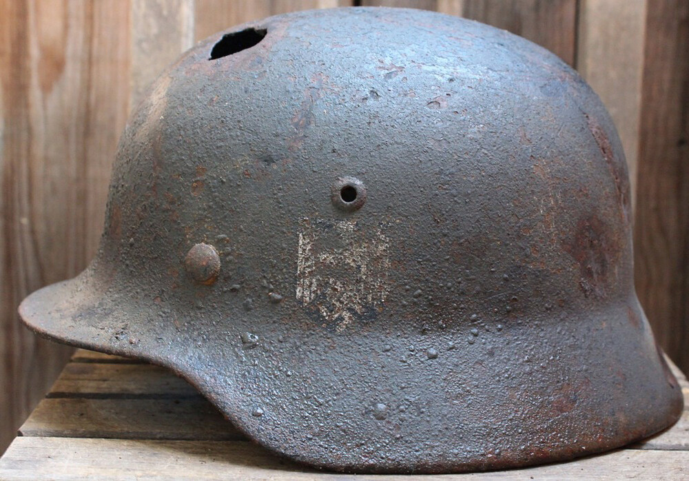 Wehrmacht helmet M35 / from Leningrad