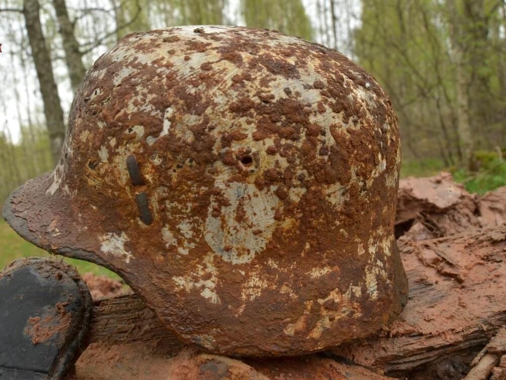 Winter camo German helmet M35 / from Staraya Russa