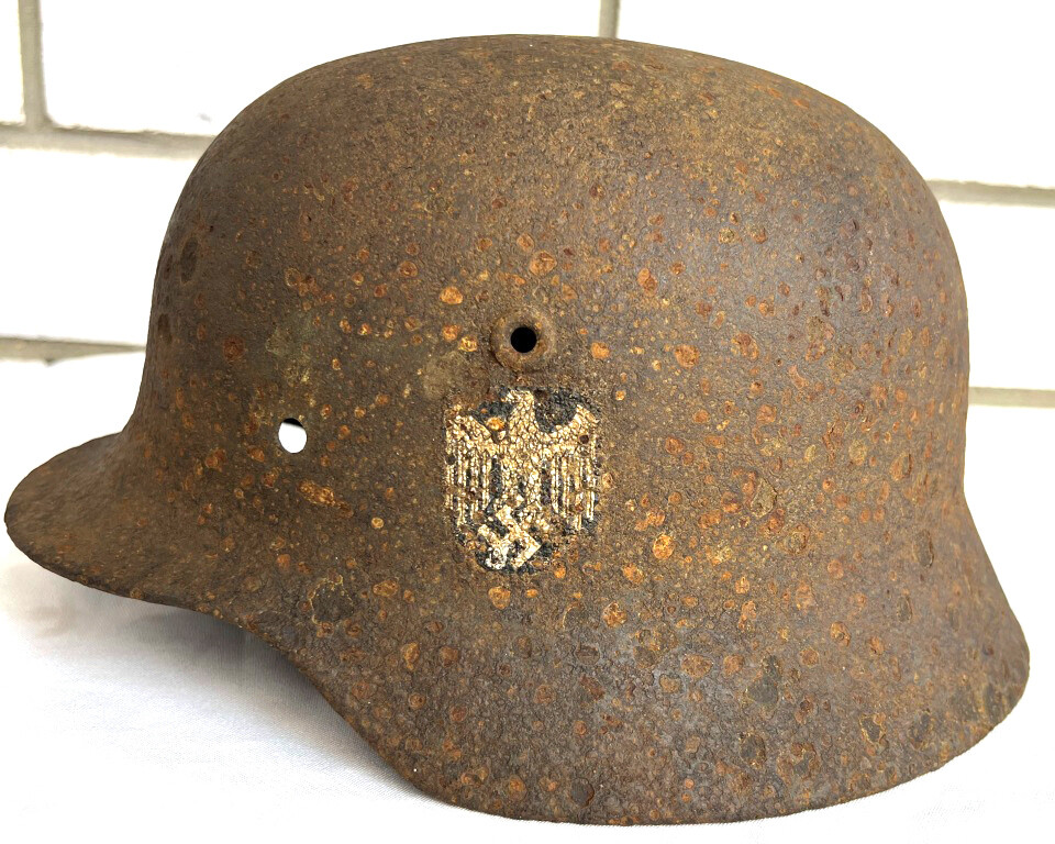Wehrmacht helmet M40 / from Stalingrad