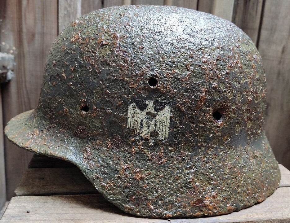 Wehrmacht helmet M40 / from Leningrad