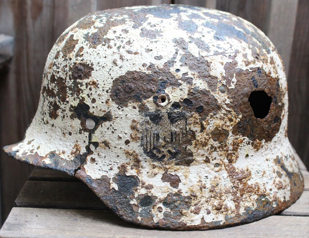Winter camo Wehrmacht helmet M40 / from Novgorod