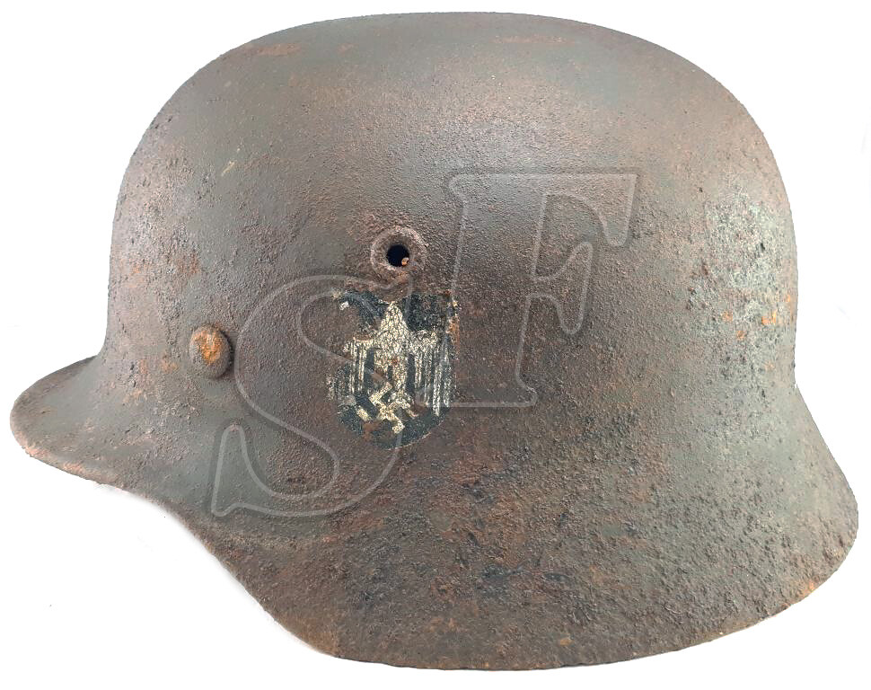 Wehrmacht helmet M40 / from Stalingrad
