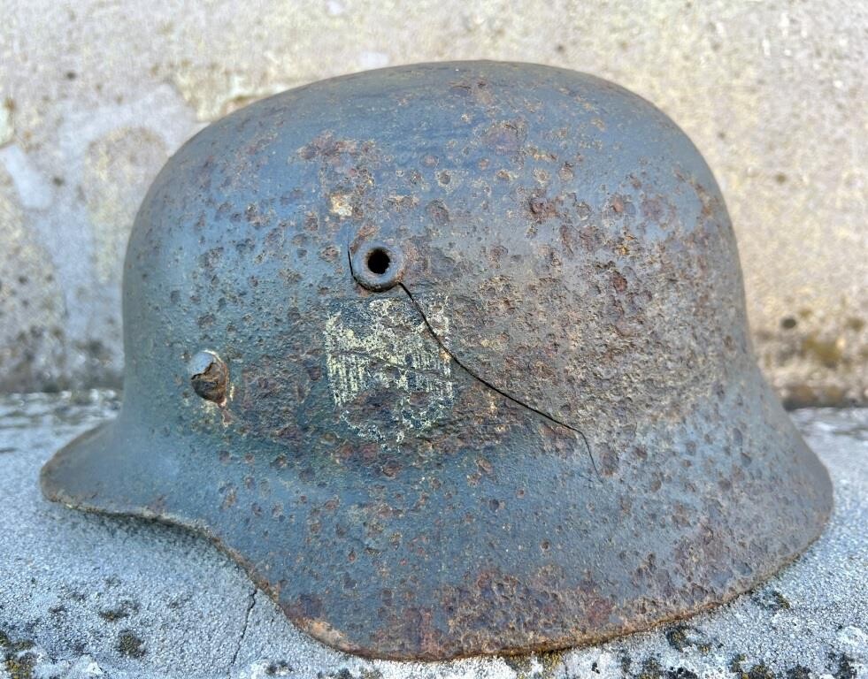 Wehrmacht helmet M40 / from Stalingrad