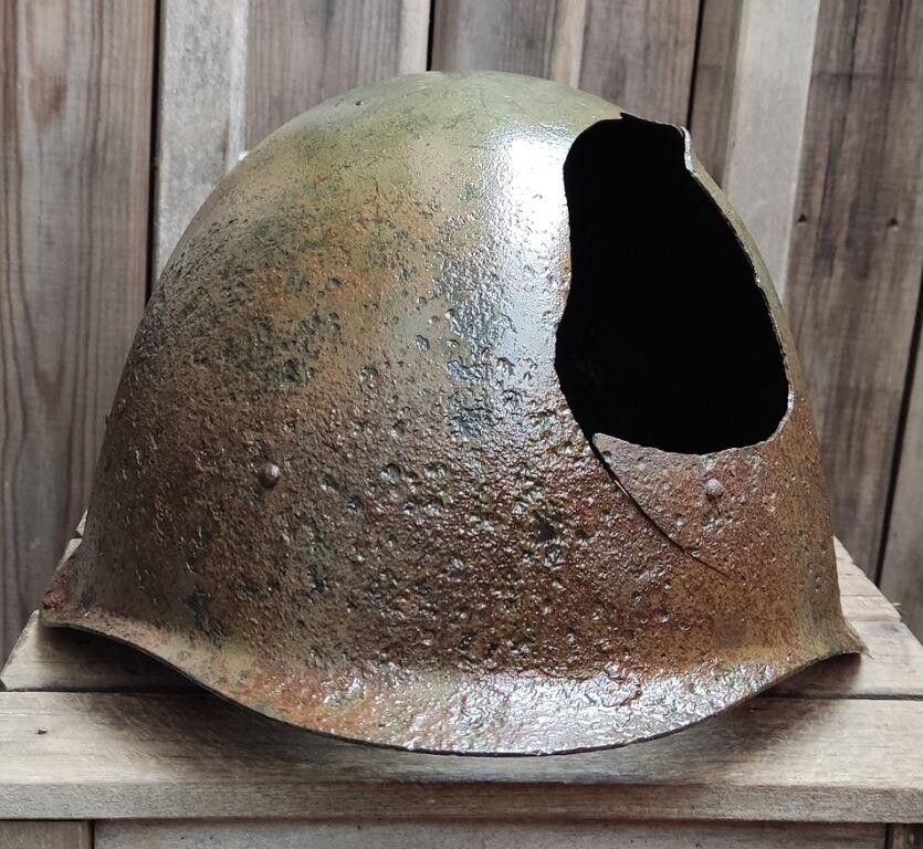 Soviet helmet SSh40 / from Novgorod
