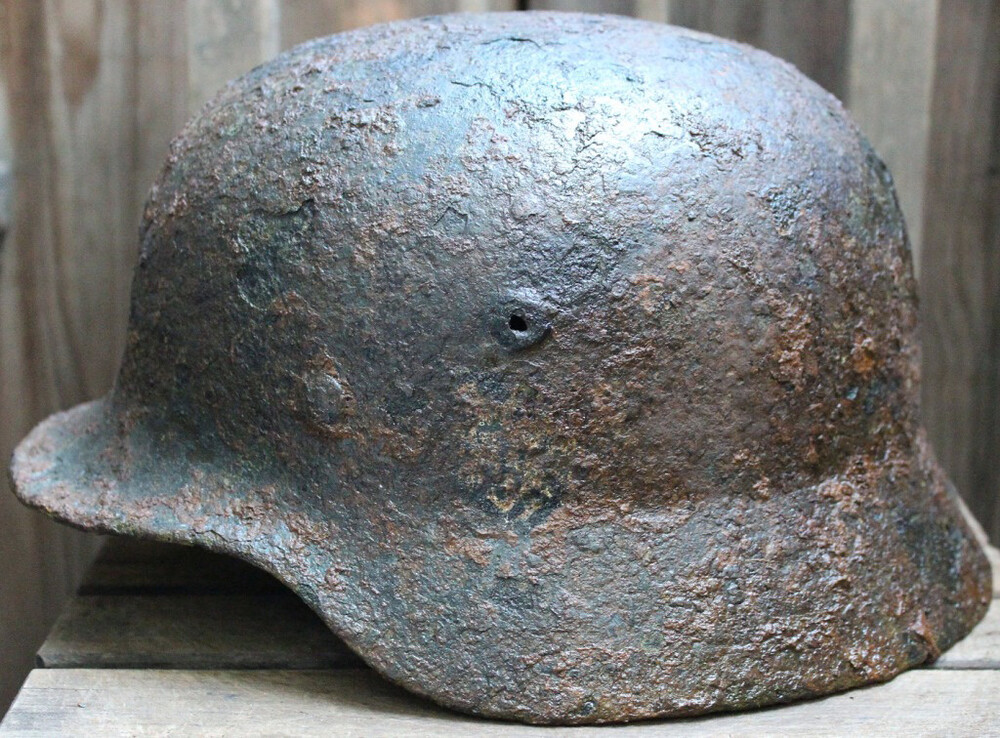 Wehrmacht helmet M40 / from Smolensk