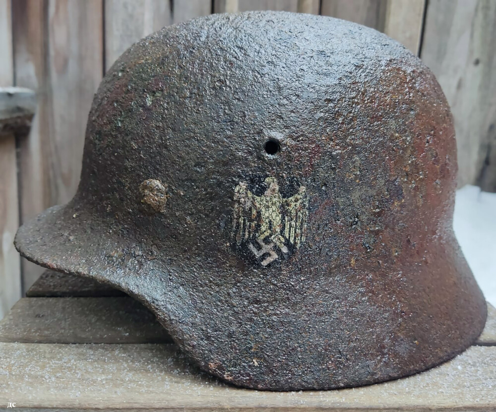 Wehrmacht helmet M40 / from Stalingrad