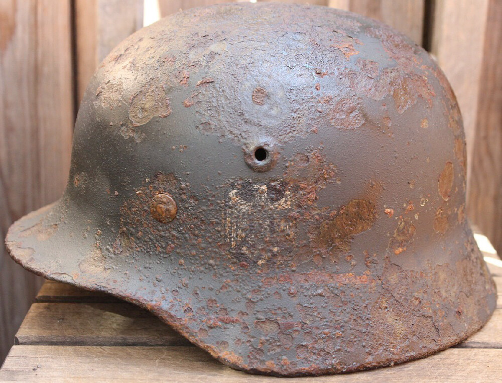 Wehrmacht helmet M40 / from Smolensk