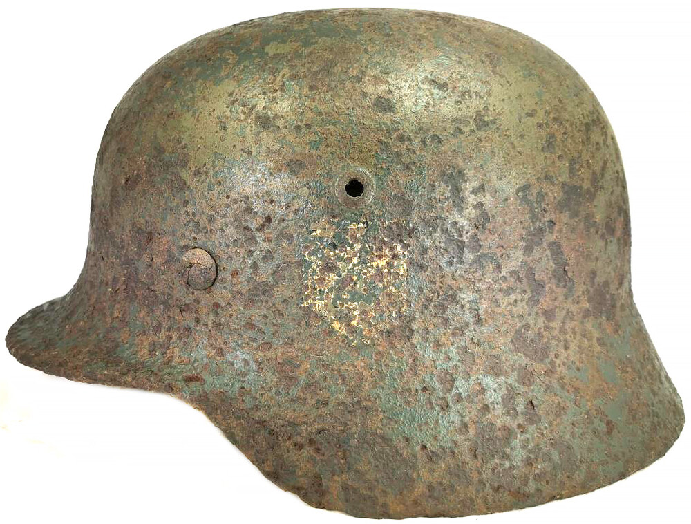 Wehrmacht helmet M35 / from Stalingrad