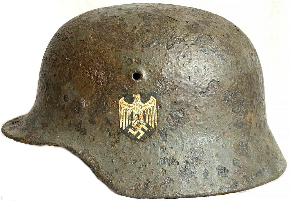 Wehrmacht helmet M40 / from Stalingrad