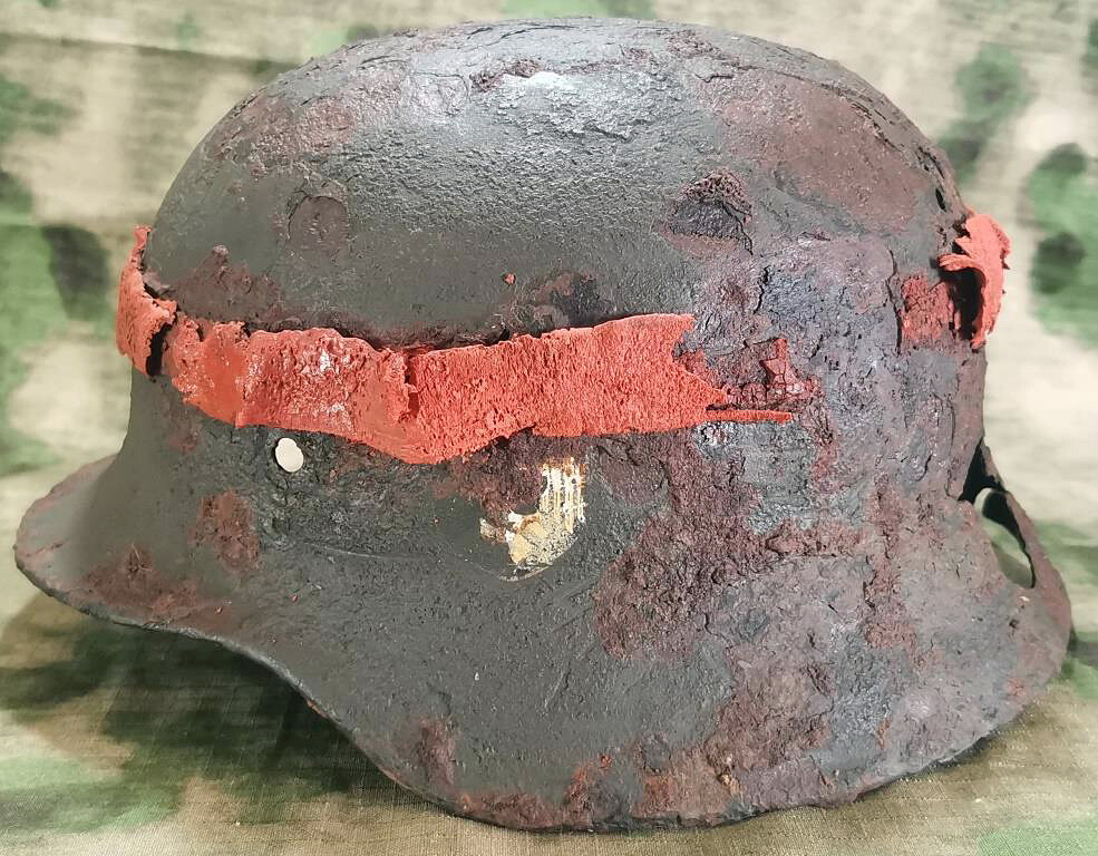 Wehrmacht helmet M40 / from Stalingrad