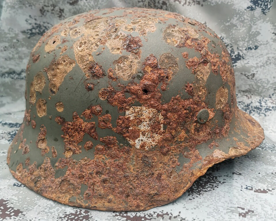 Waffen SS helmet (not cleaned) / from Demyansk