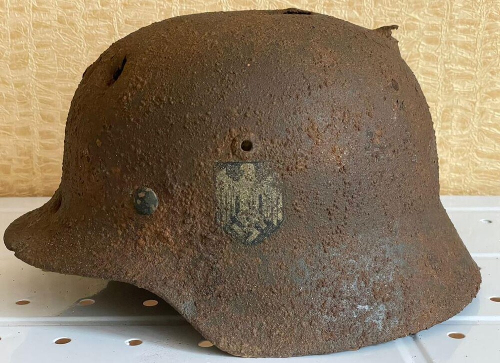 Wehrmacht helmet M35 / from Stalingrad