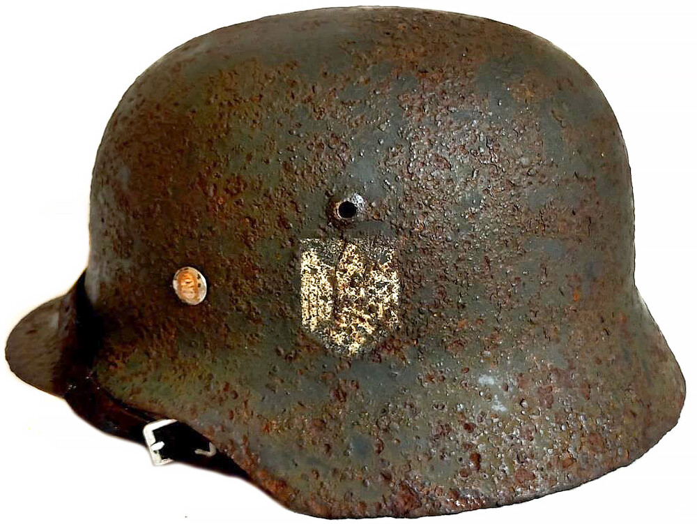 Wehrmacht helmet M35 / from Stalingrad