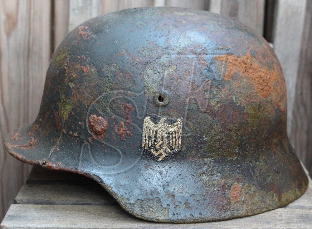 Wehrmacht helmet M40 / from Leningrad