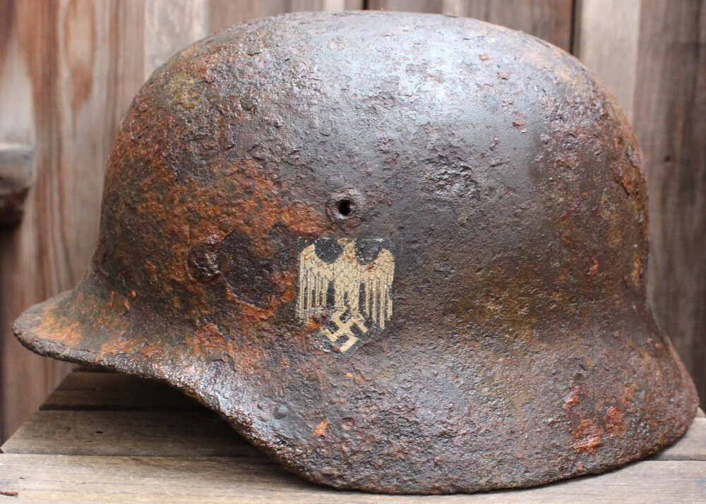 Wehrmacht helmet M40 / from Smolensk