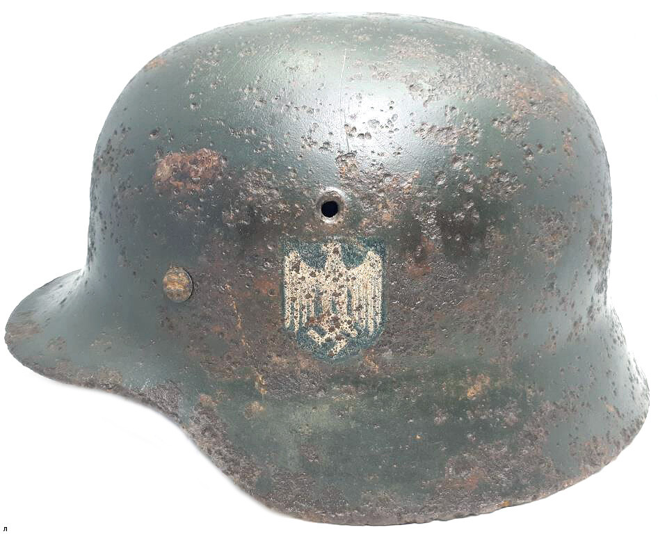 Wehrmacht helmet M40 / from Stalingrad