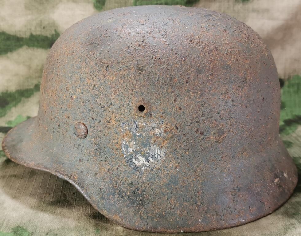 Wehrmacht helmet M40 / from Stalingrad