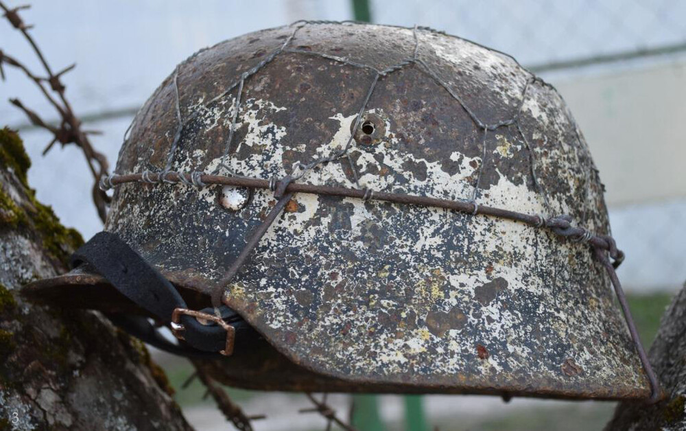 Winter camo German helmet / from Leningrad