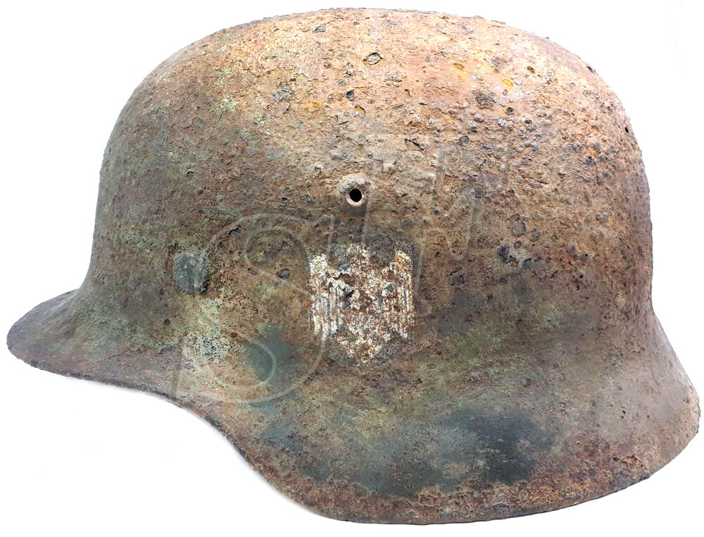 Wehrmacht helmet M35 / from Stalingrad