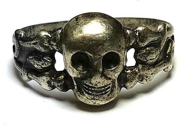 Third Reich skull ring / from Stalingrad