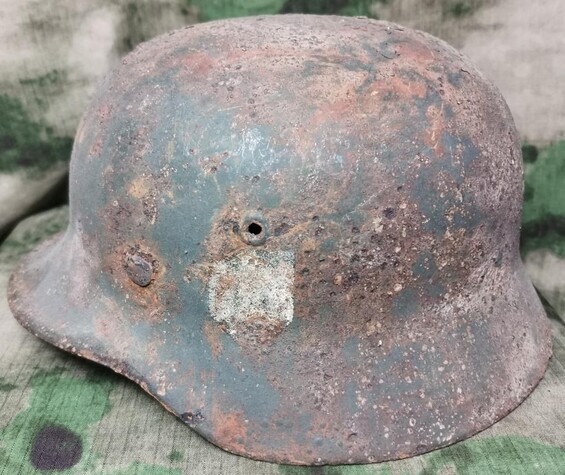 Wehrmacht helmet M40 / from Leningrad