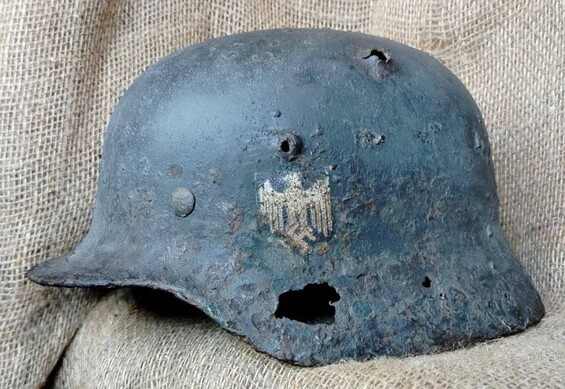Wehrmacht helmet M35 / from Stalingrad