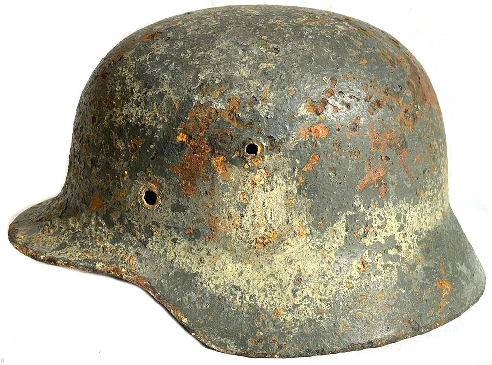 Wehrmacht helmet M35 / from Stalingrad