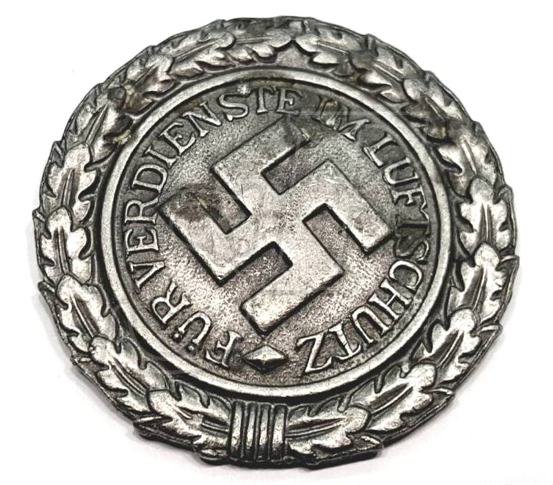 Badge “For the service for the protection of the airspace / Fur verdienste im luftschutz”