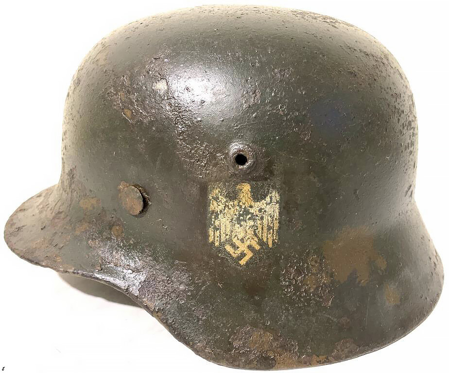 Wehrmacht helmet M40 / from Stalingrad