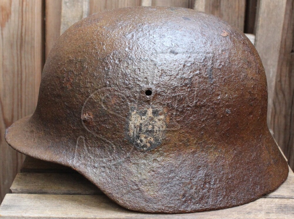 Wehrmacht helmet M40 / from Smolensk